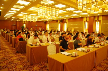 陳董受邀參加2012中國五金鎖具年度產業峰會并做專題演講