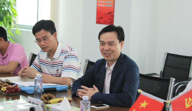 開展黨的群眾路線教育實踐活動會議現場